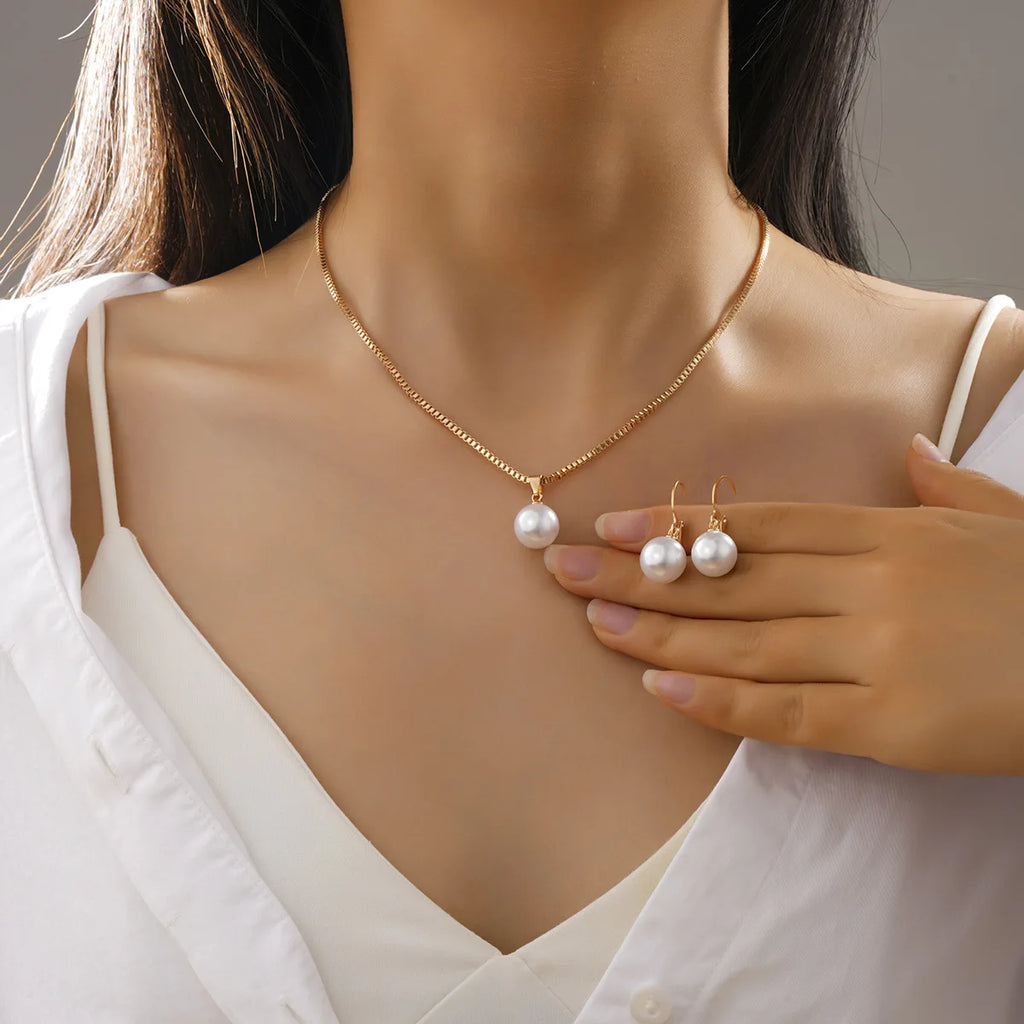 Dainty Pearl Jewelry Set